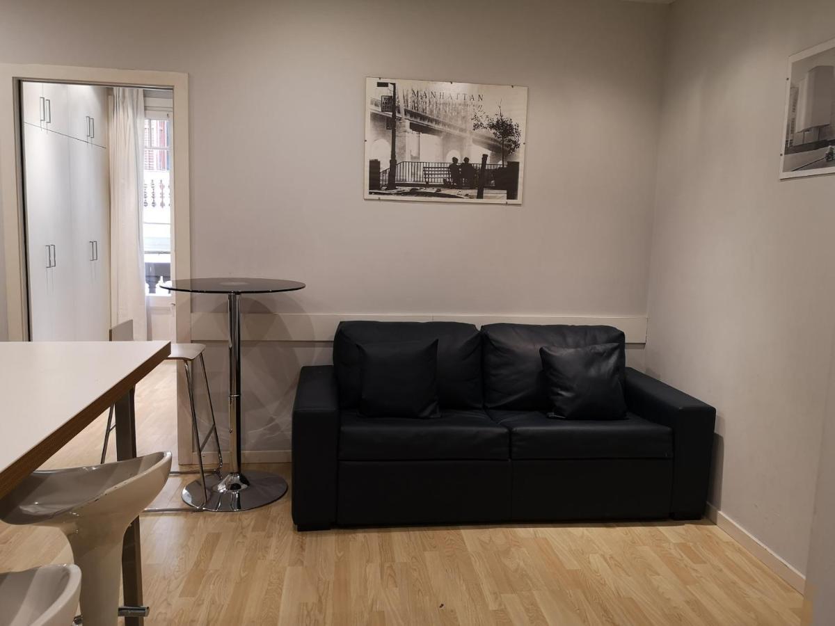 Aparteasy - Gracia Apartments บาร์เซโลนา ภายนอก รูปภาพ