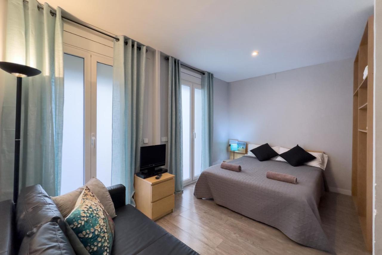 Aparteasy - Gracia Apartments บาร์เซโลนา ภายนอก รูปภาพ