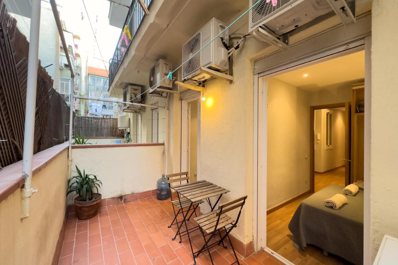 Aparteasy - Gracia Apartments บาร์เซโลนา ภายนอก รูปภาพ