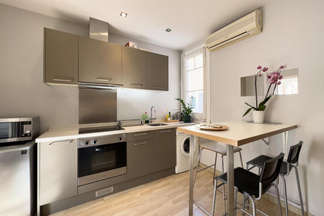 Aparteasy - Gracia Apartments บาร์เซโลนา ภายนอก รูปภาพ