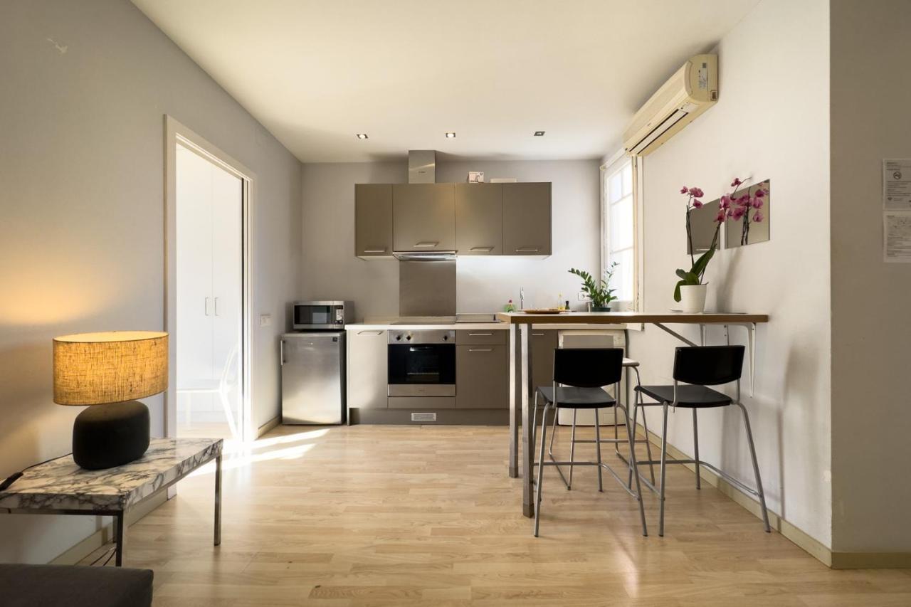 Aparteasy - Gracia Apartments บาร์เซโลนา ภายนอก รูปภาพ