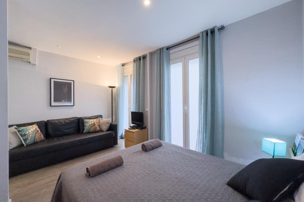 Aparteasy - Gracia Apartments บาร์เซโลนา ภายนอก รูปภาพ