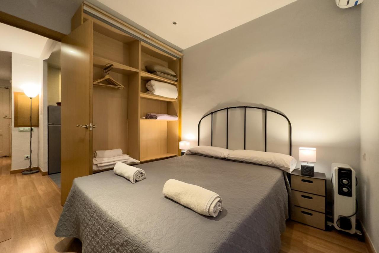 Aparteasy - Gracia Apartments บาร์เซโลนา ภายนอก รูปภาพ