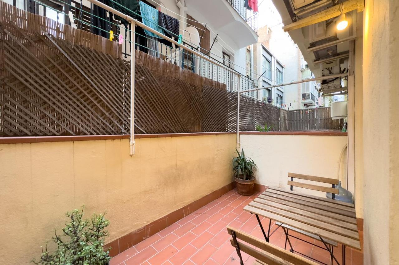 Aparteasy - Gracia Apartments บาร์เซโลนา ภายนอก รูปภาพ