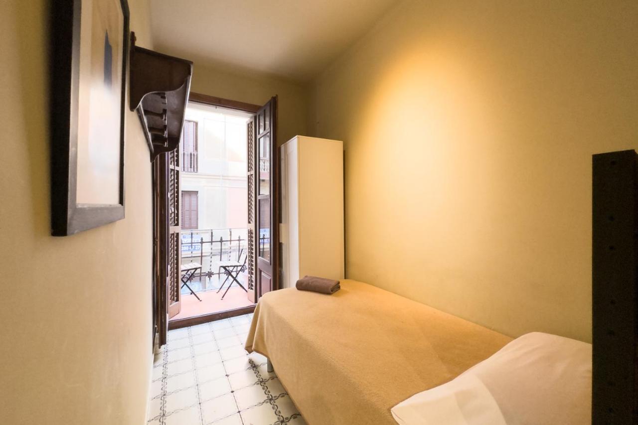 Aparteasy - Gracia Apartments บาร์เซโลนา ภายนอก รูปภาพ