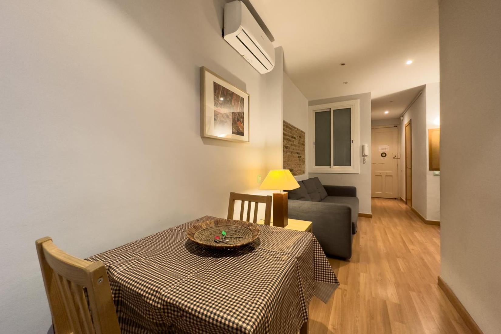 Aparteasy - Gracia Apartments บาร์เซโลนา ภายนอก รูปภาพ